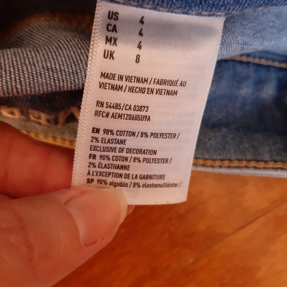 American Eagle Distressed Shortie Shorts size 4 - Picture 16 of 16
